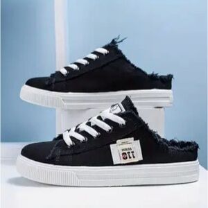 EUC Stylish Black Women’s Slip On Sneakers Sz 8